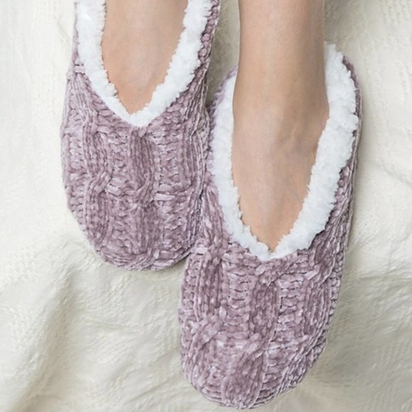 Shoes - NEW Mauve Cable Knit Fur Lined Slipper Socks